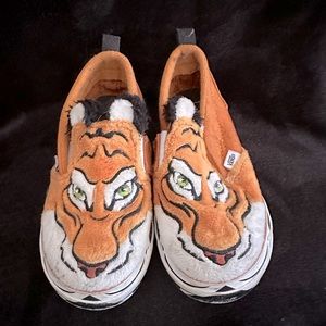 Amazing tiger toddler vans